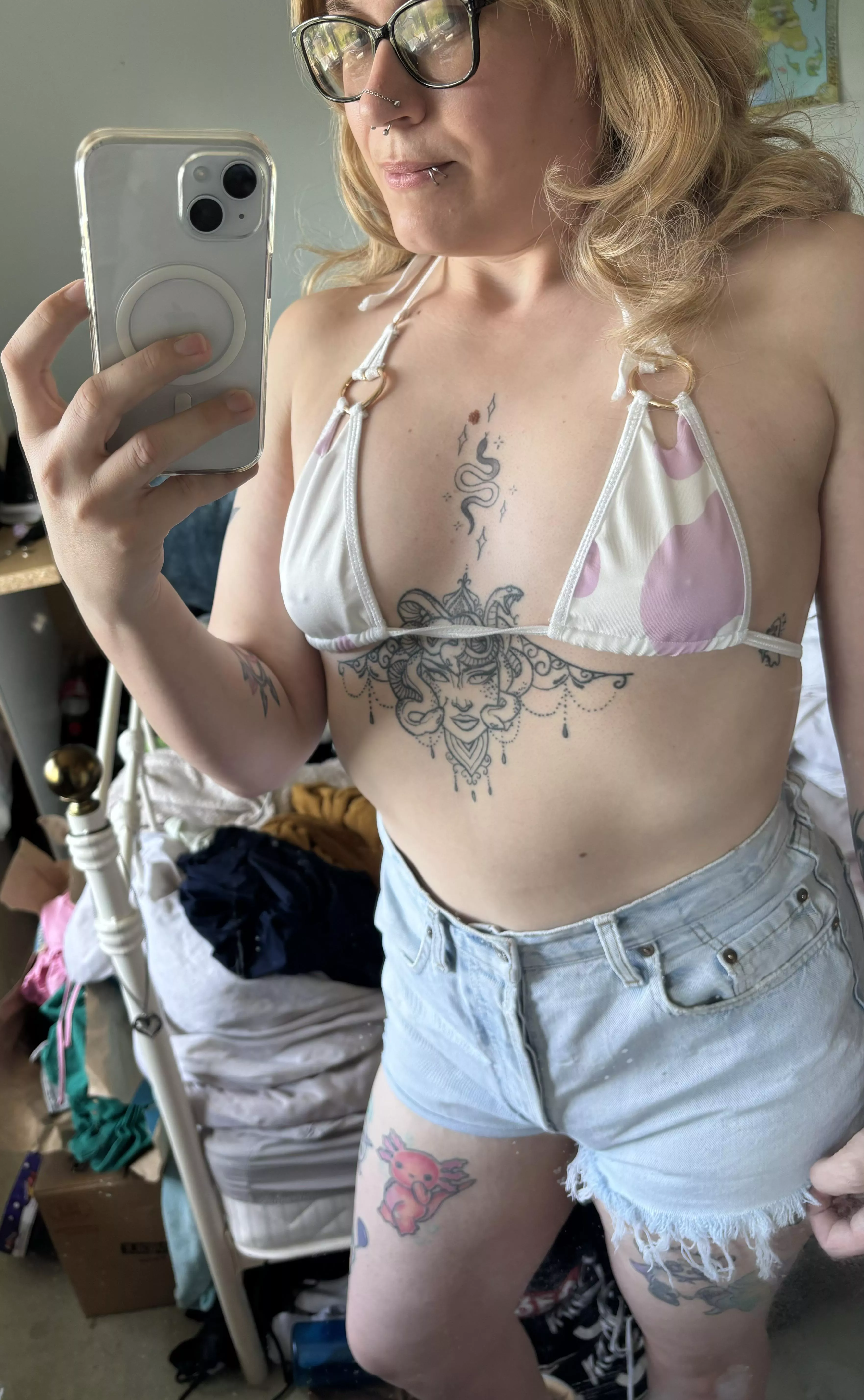 The weather outside is lovely so a chance to just chill in the garden posted by SinfulPetal01