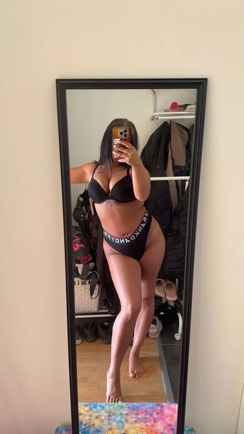 Tycker killar ens om kurviga tjejer? 🙈🙈 by BellaOhlsson