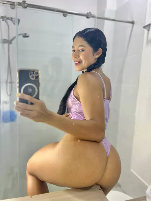 Would you let me send you nudes? by maggiemarina