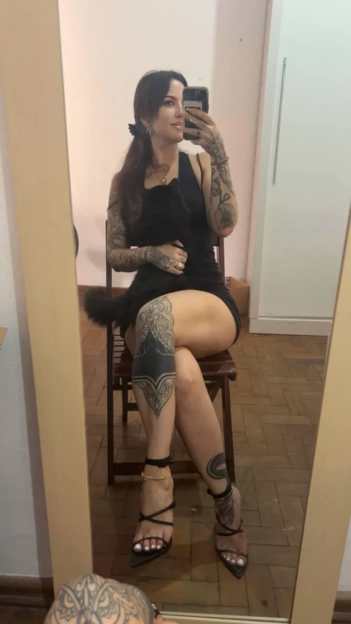 Would you rather kneel before me or lie down under me? posted by Mistress_Ivyy