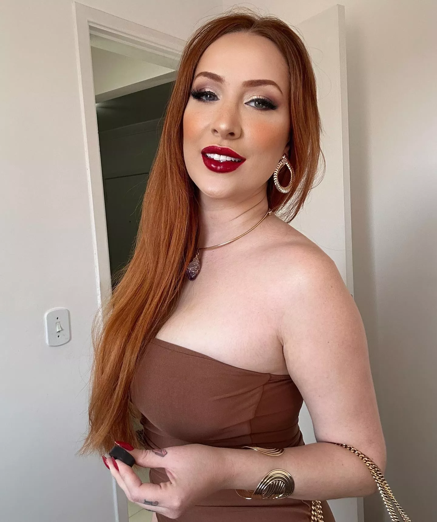 Ana Luiza posted by BinkyStalls