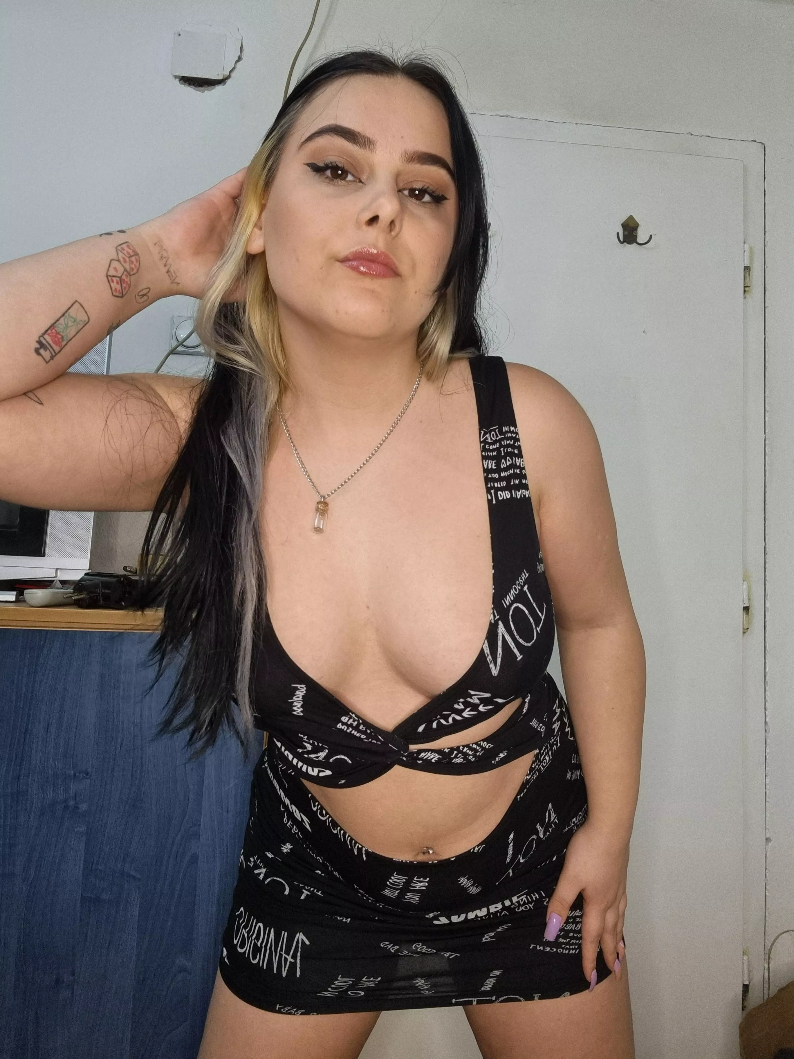 Come and rest your head right here!!! Sounds good? 🔥👅🔥 posted by Icy-Mouse5342