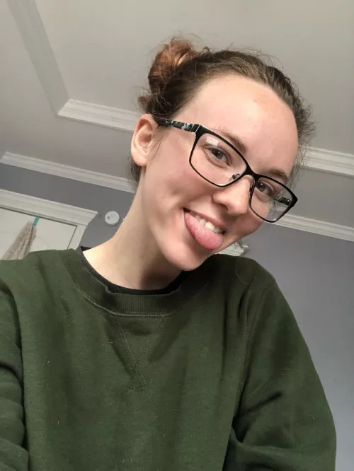 Glasses are cute🥰 by thebreefontaine