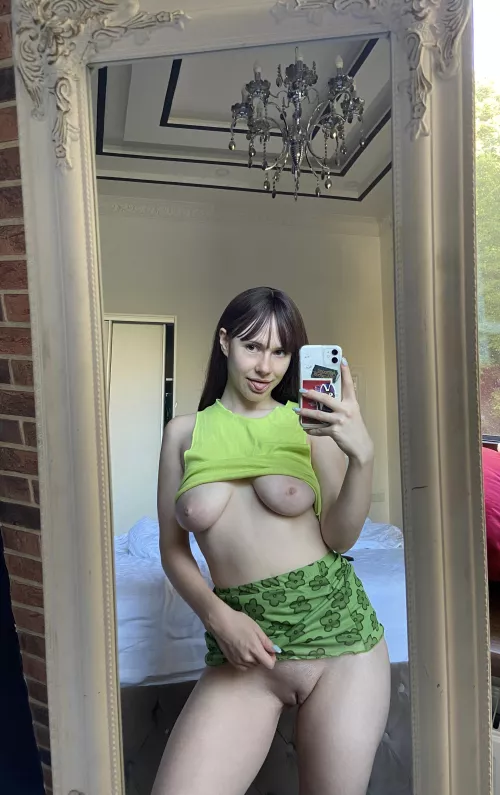 Hot selfie by Asantelynice