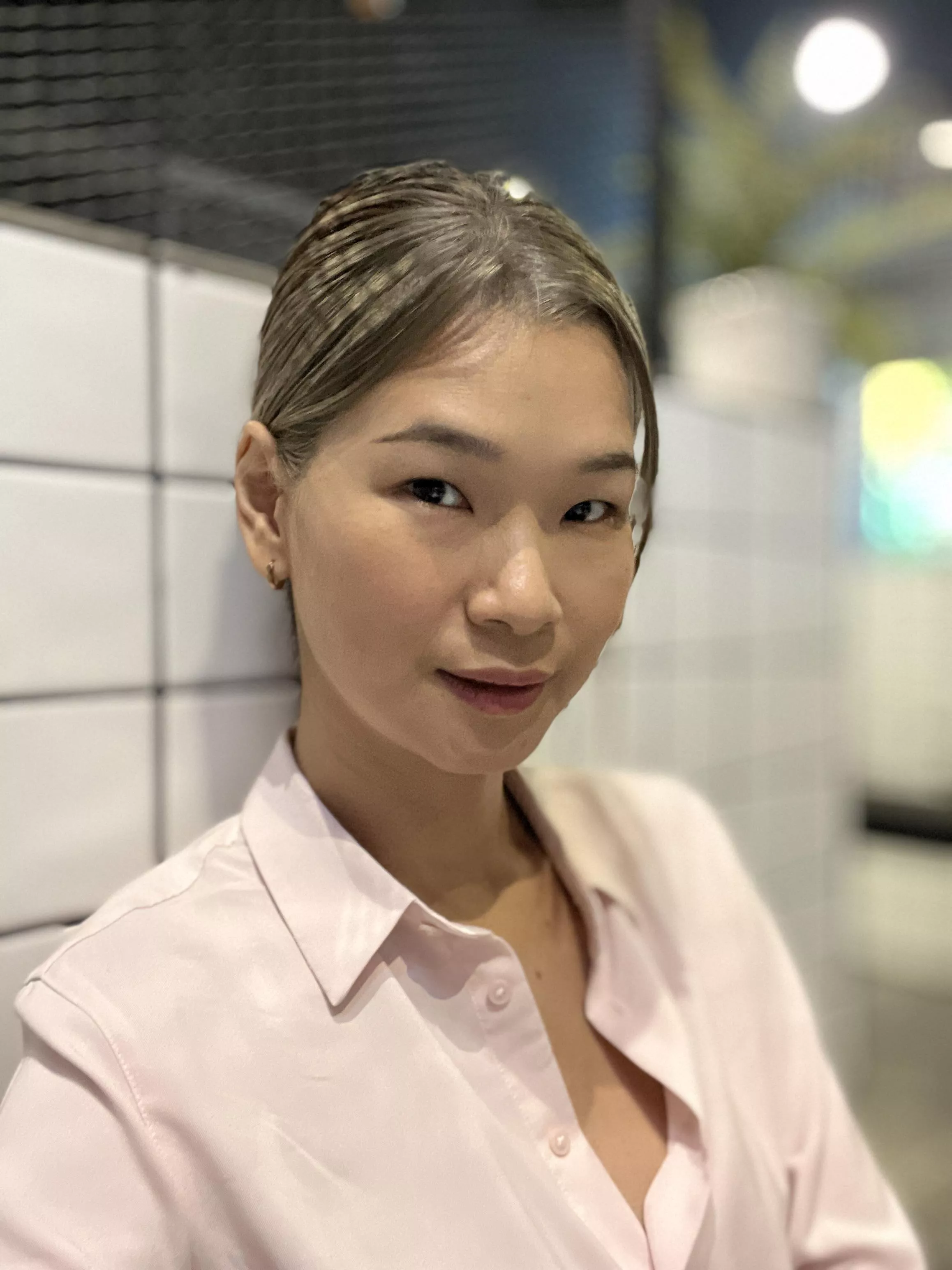 hungry restaurant selfie  posted by Tickypose