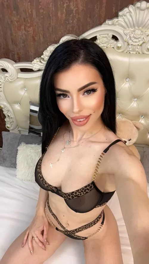 I'm the perfect reason for having a great Monday, isn't it? :)  by LaraTylerr