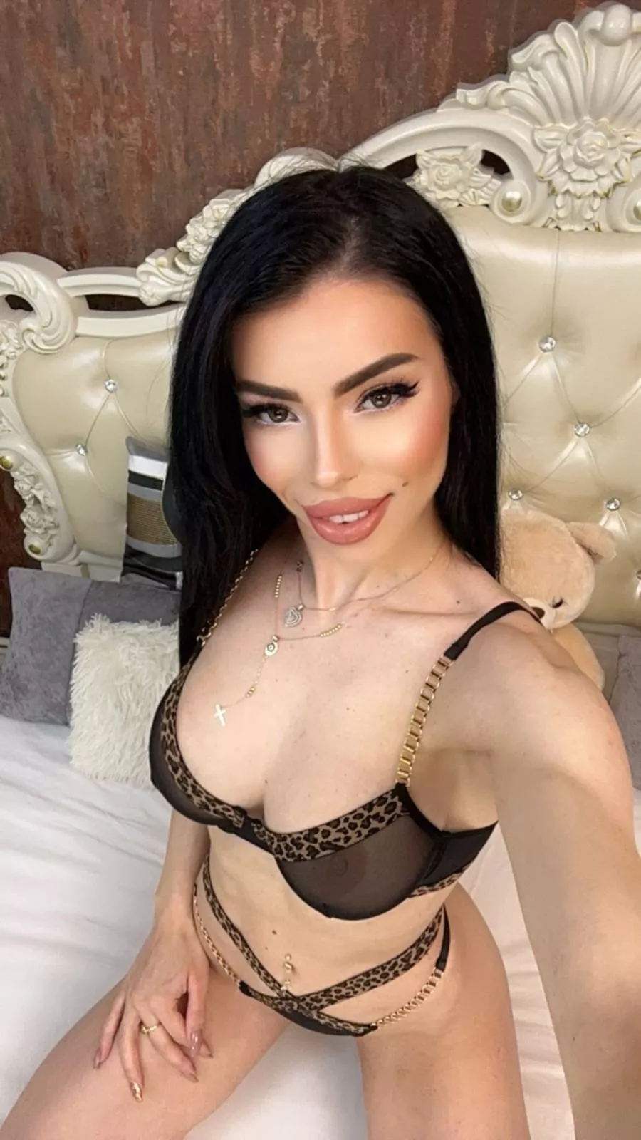 I'm the perfect reason for having a great Monday, isn't it? :)  posted by LaraTylerr