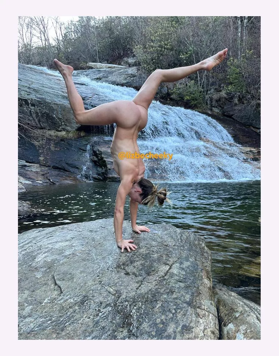 Love me soke handstand posted by According_Flan3720