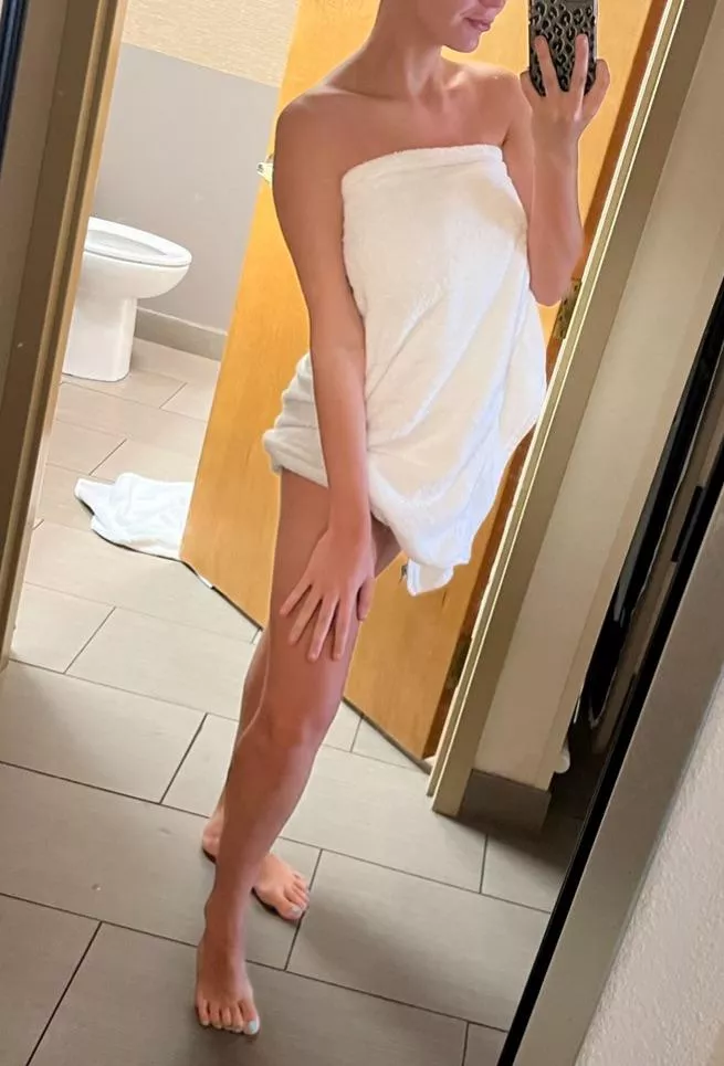 Making good use of hotels mirrors is a must  posted by Ohiomylff