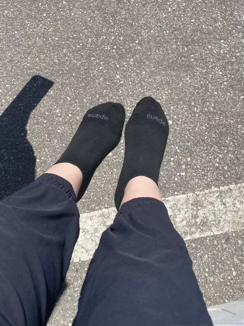 My socks say hi  by kalixoxo20