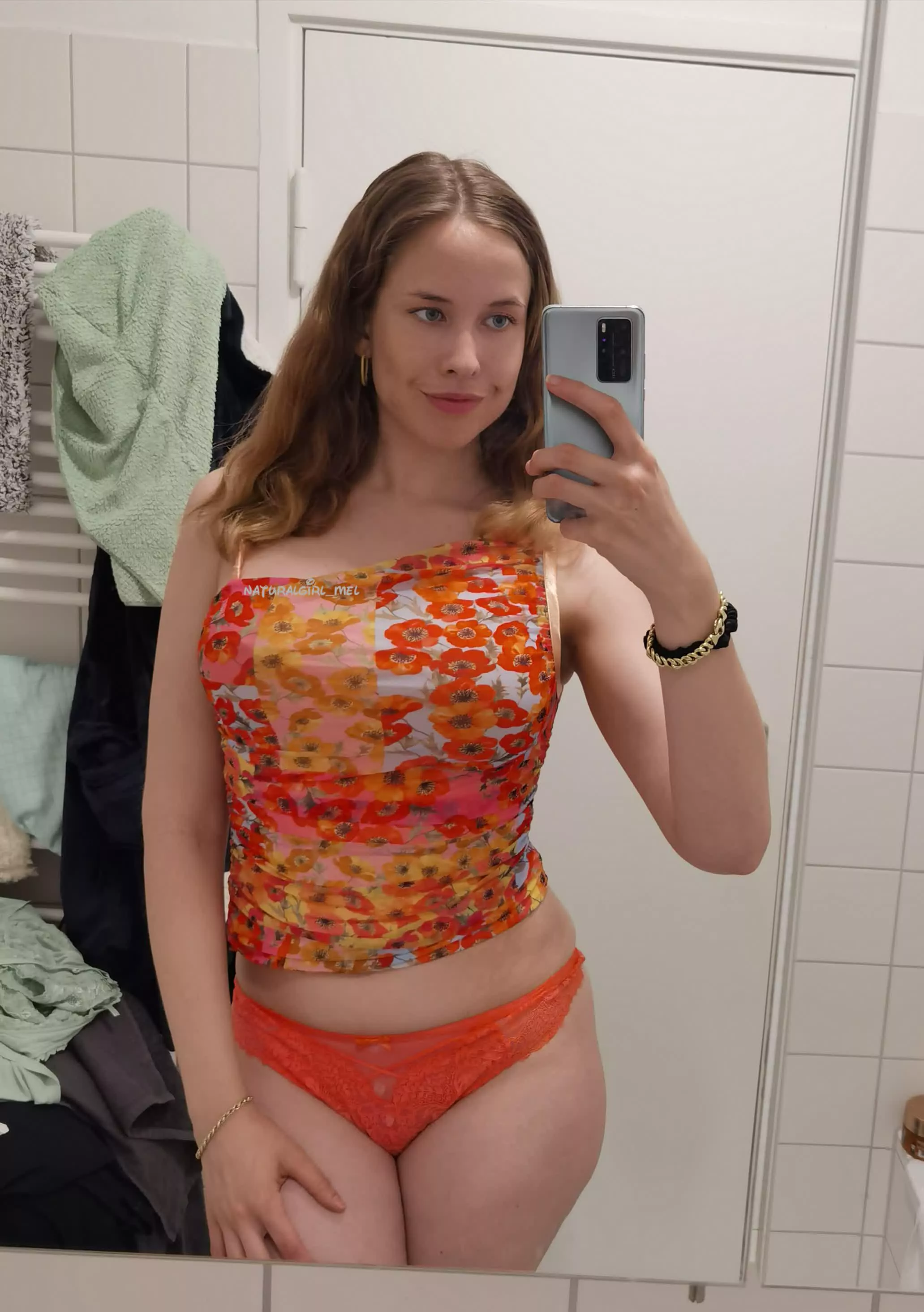 No pants day [F] posted by naturalgirl_mel