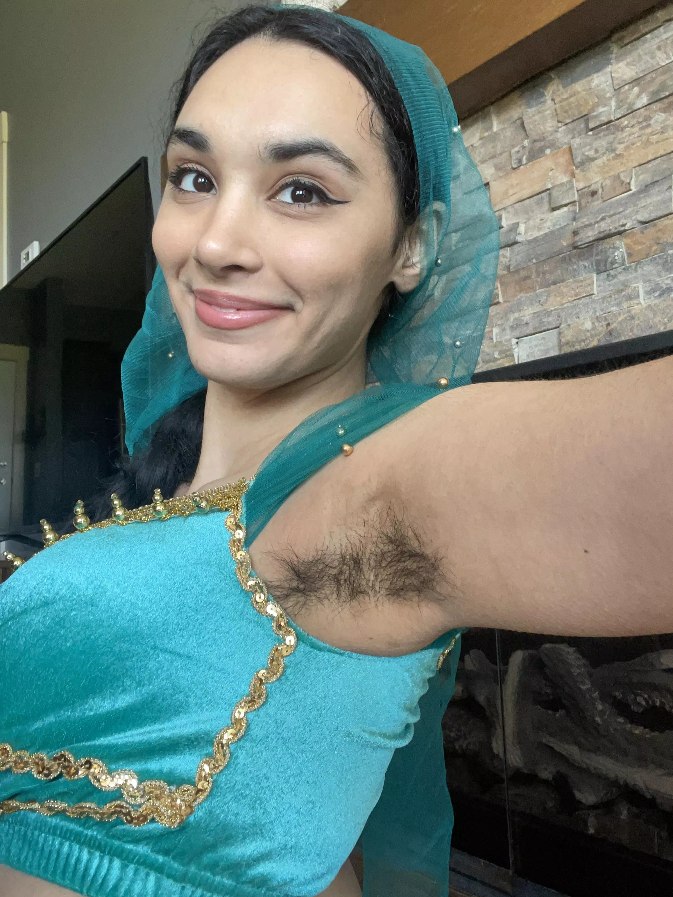 Princess jasmine keeps her pits hairy posted by Saharbbyy