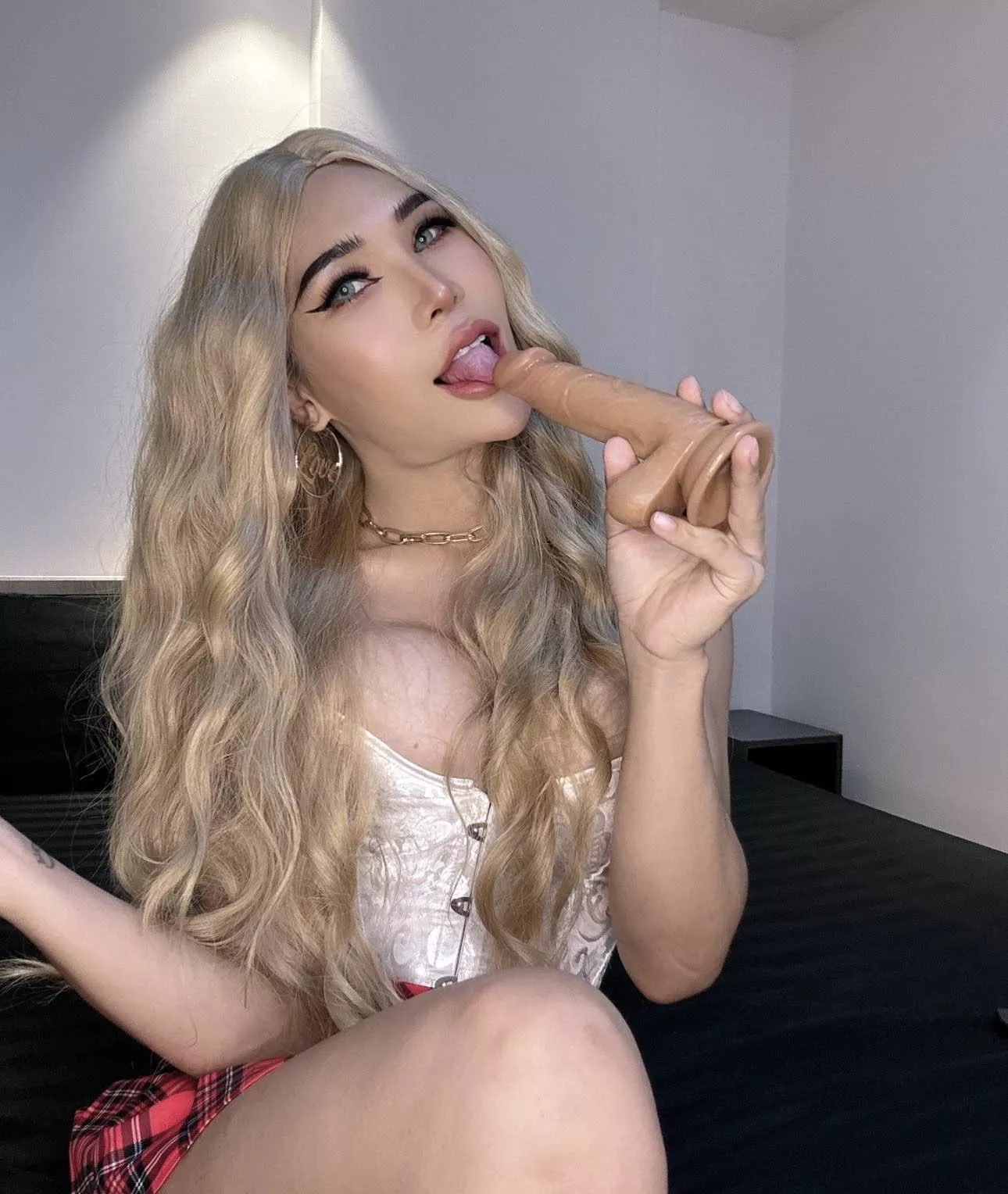 So hungry for your dick  posted by Plai-sexy