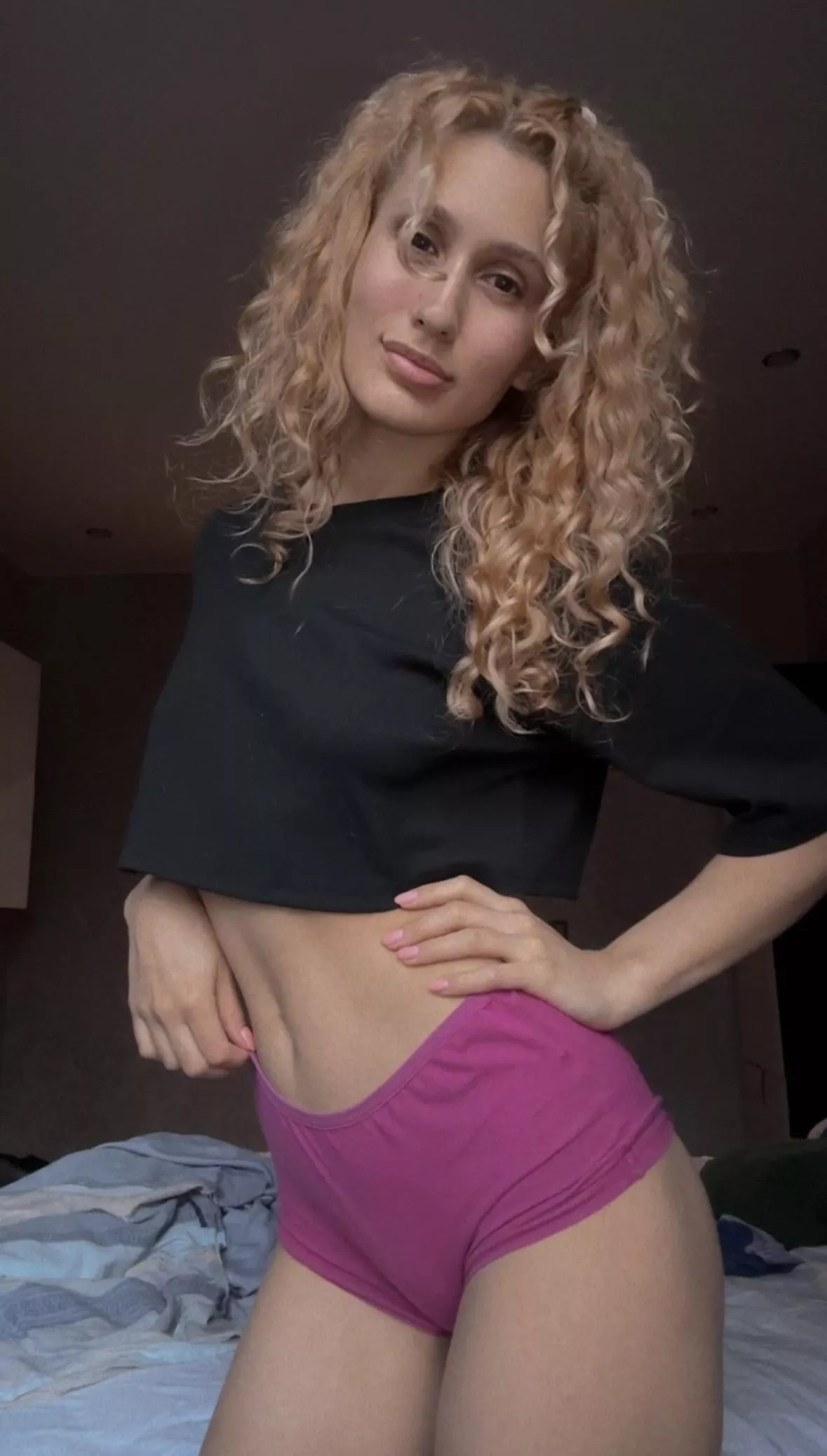 Start your week right take me to the bedroom posted by Electronic_Try_3855