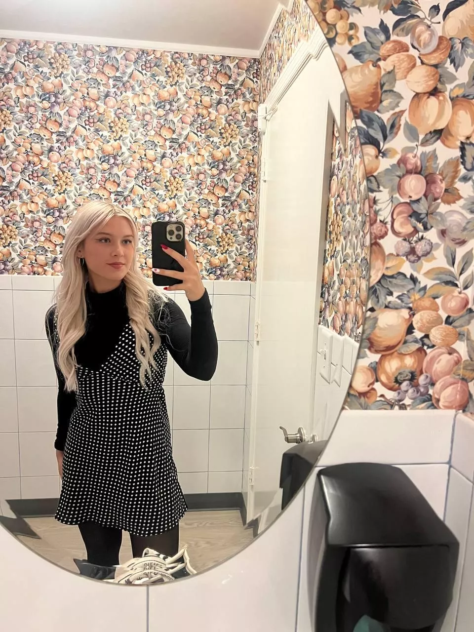 The prettiest slutty blonde posted by sidmin