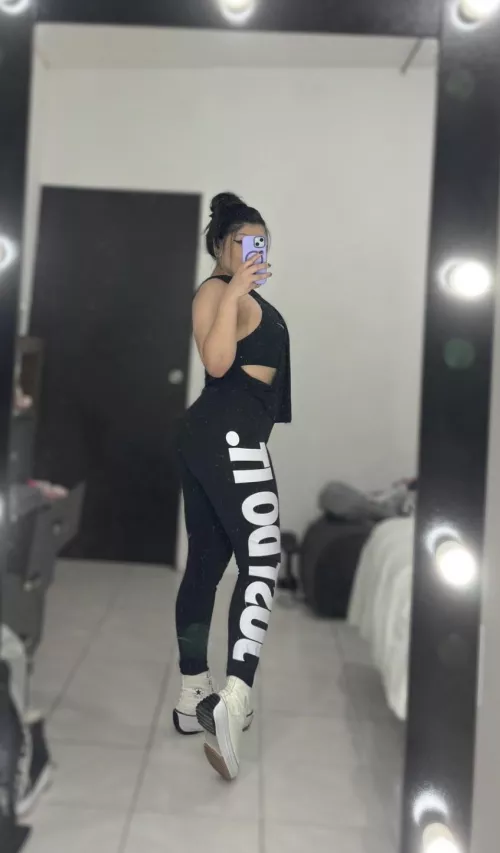 working on the booty today  by realxoxomila