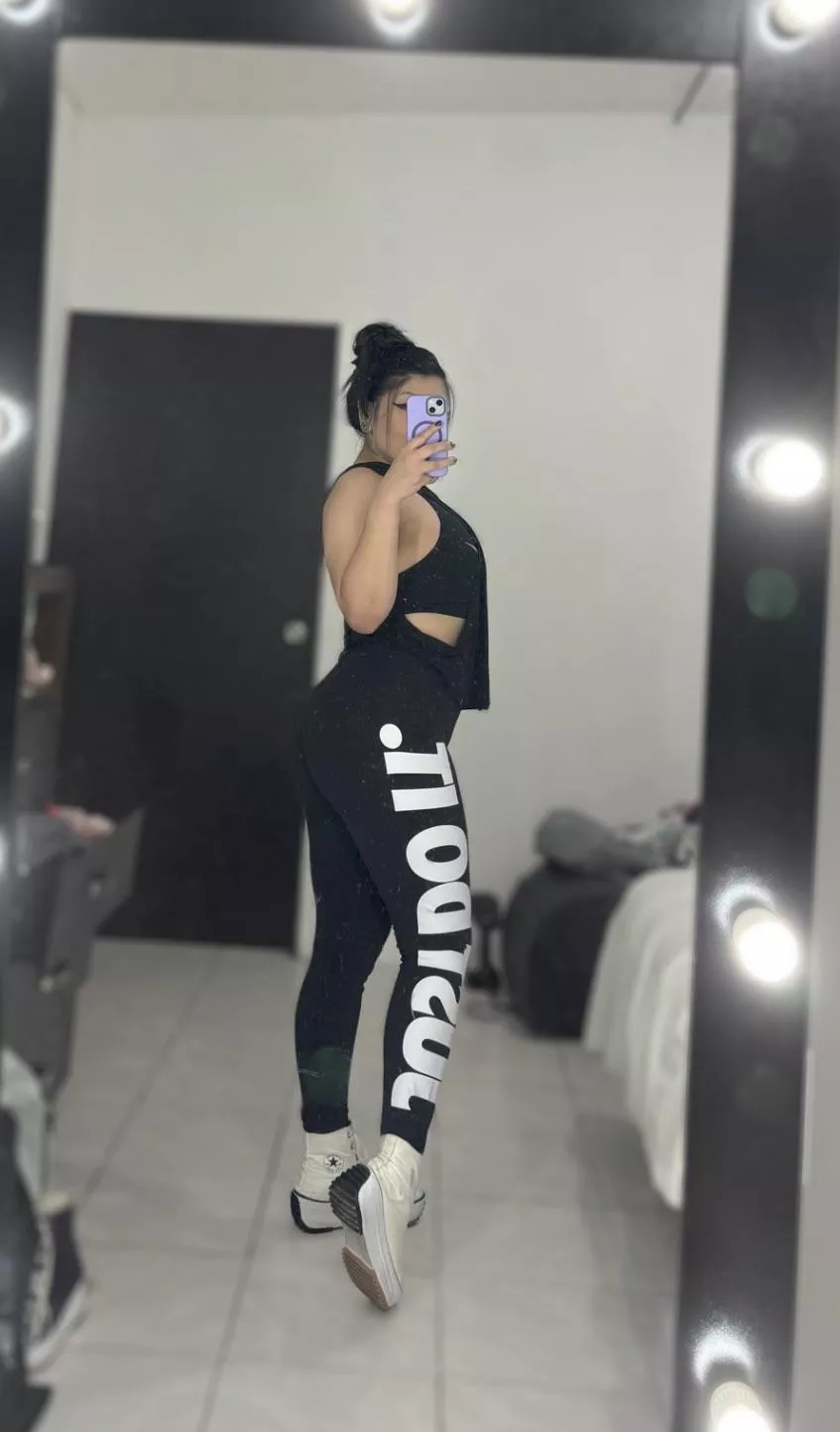 working on the booty today  posted by realxoxomila