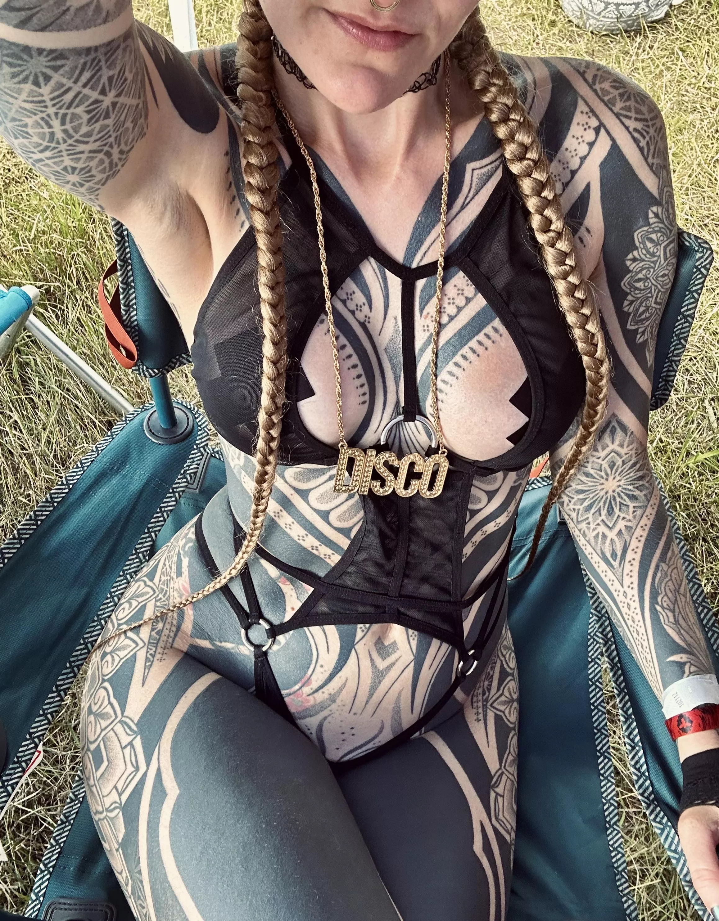 Festival hair, disco flair 💃 posted by owl_emma