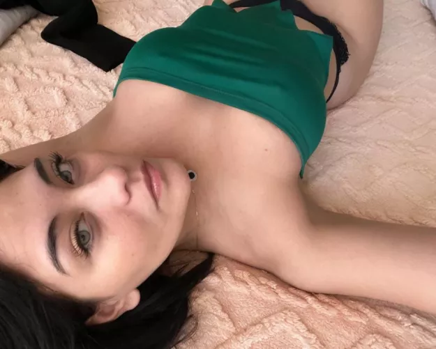 green is growing on me :P by ashlibabyy