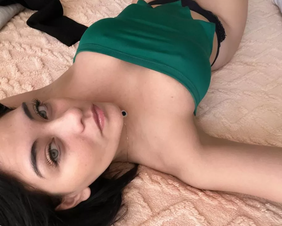 green is growing on me :P posted by ashlibabyy