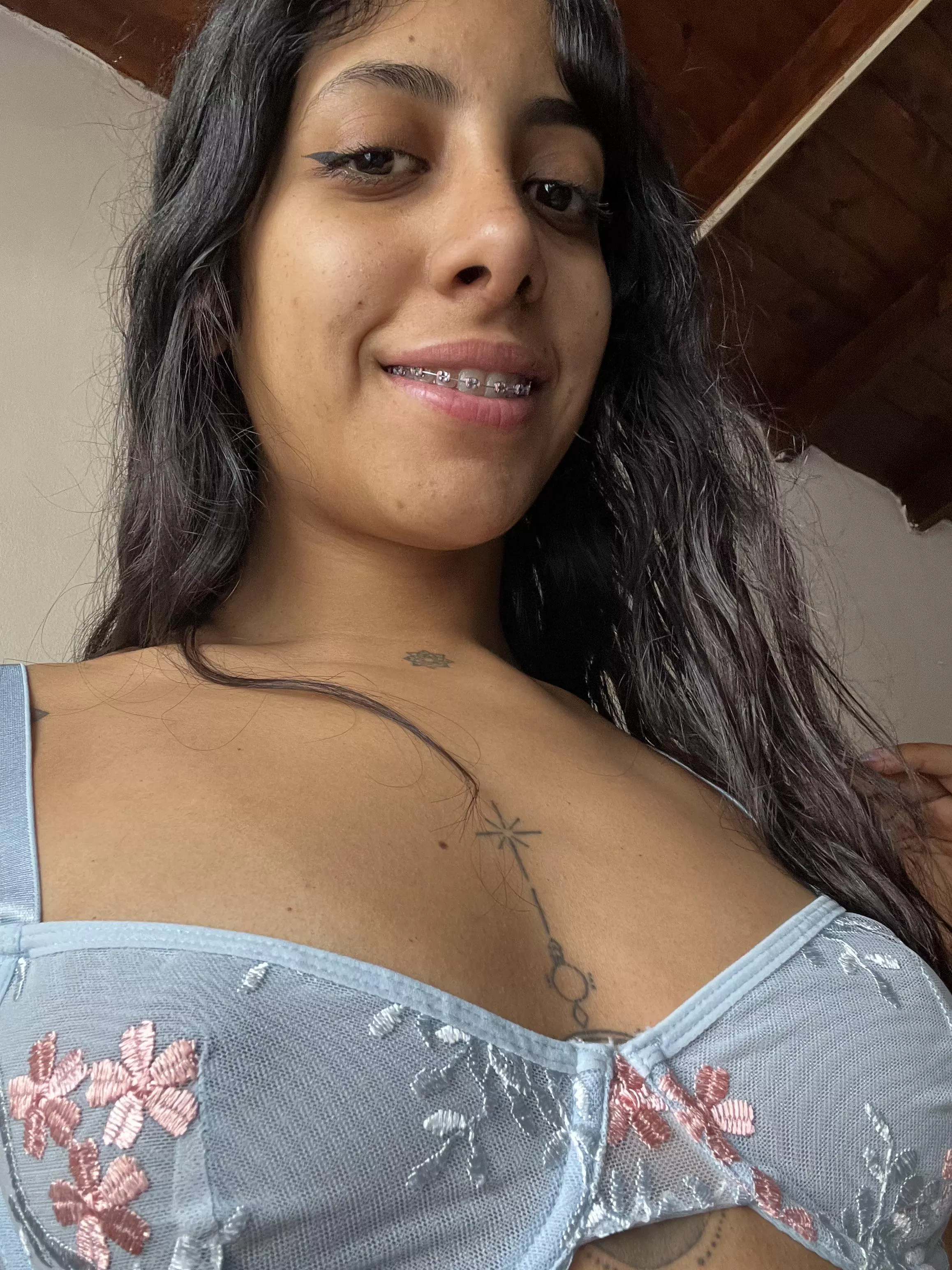 Happy Sunday, I give you a smile for you 💖 posted by Brunettesweett