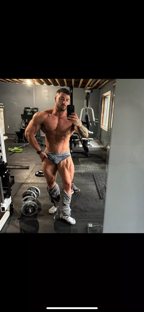 Home gym = no pants by Averagejoe_fit