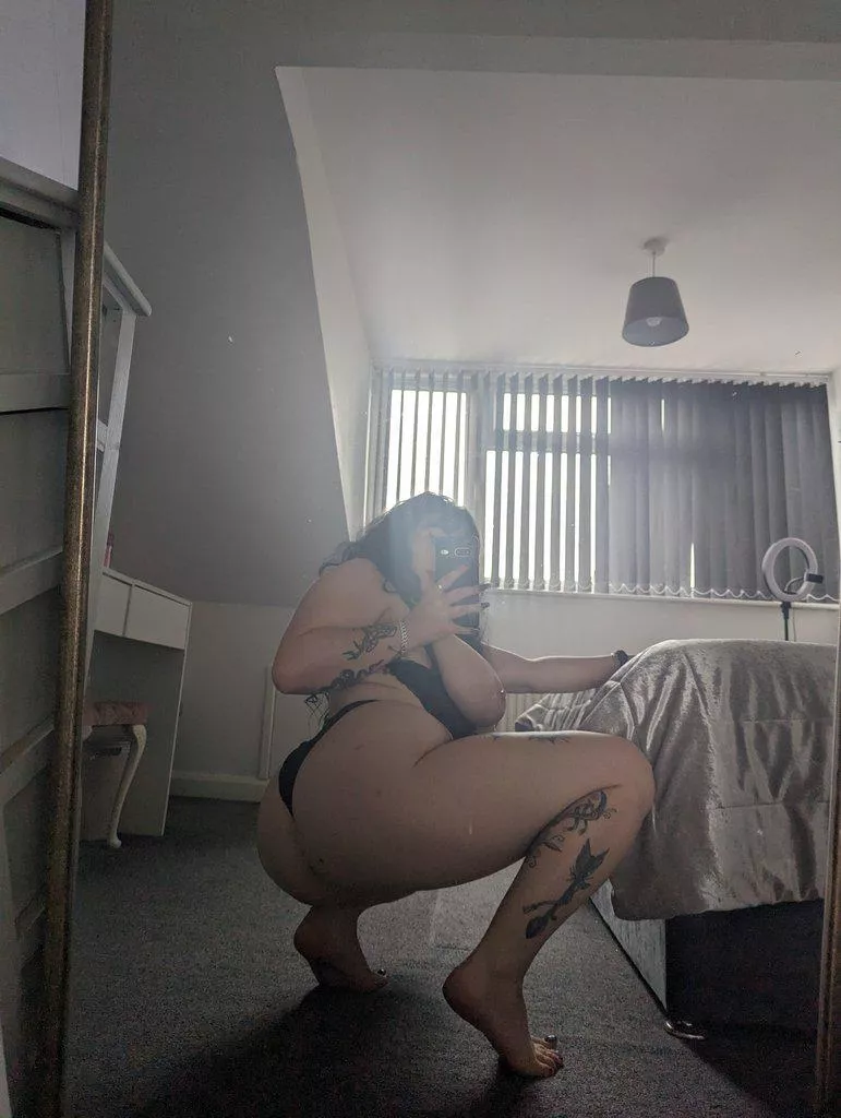 How's this pose 👀 posted by doubleJ_Jade