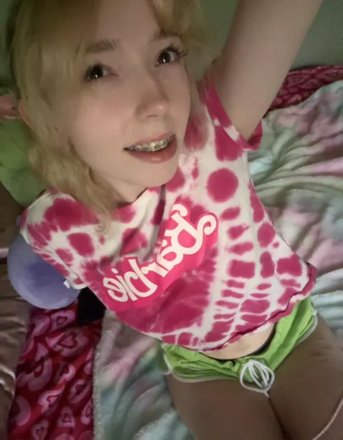 if you saw me in person would you ever be able to tell im a bratty nympho? 😗 by brainlssbarbi