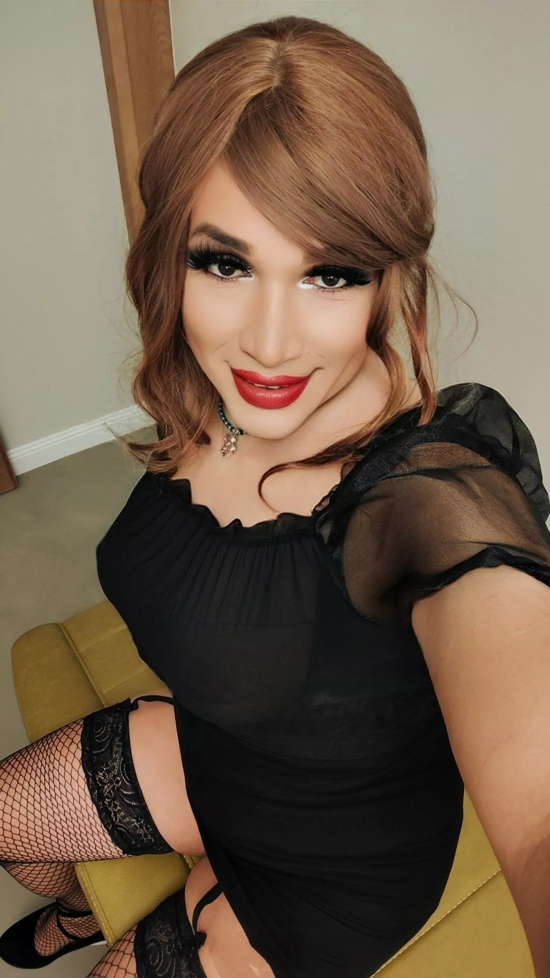 It's me ... Greetings everyone. posted by Crossbecky07