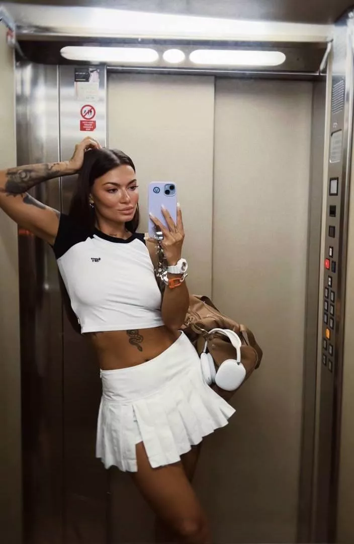 Just classy look <3 posted by JackieOrlova