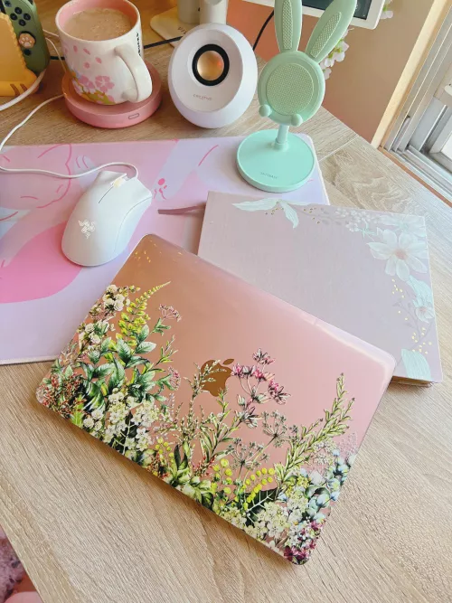 My new laptop case is so pretty 🌸 by FeliciaVox