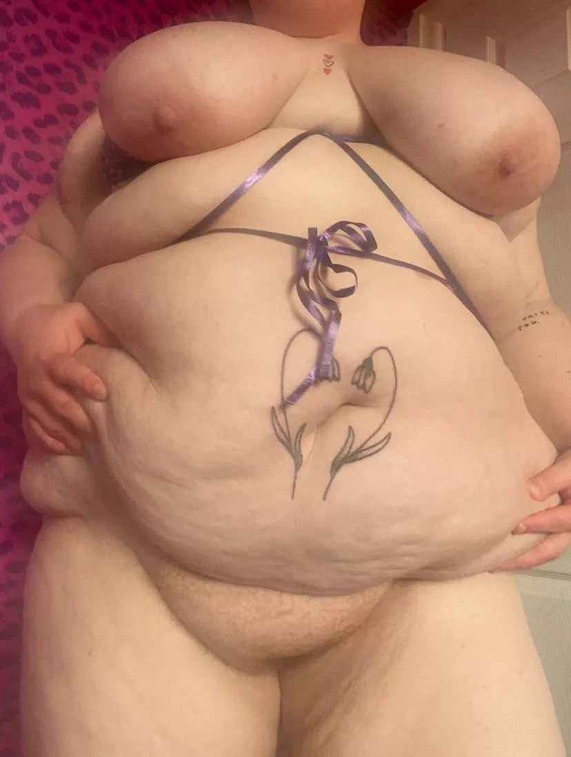 My pussy is a gift so I come with a bow 🥵🎀 posted by juicyeva-19