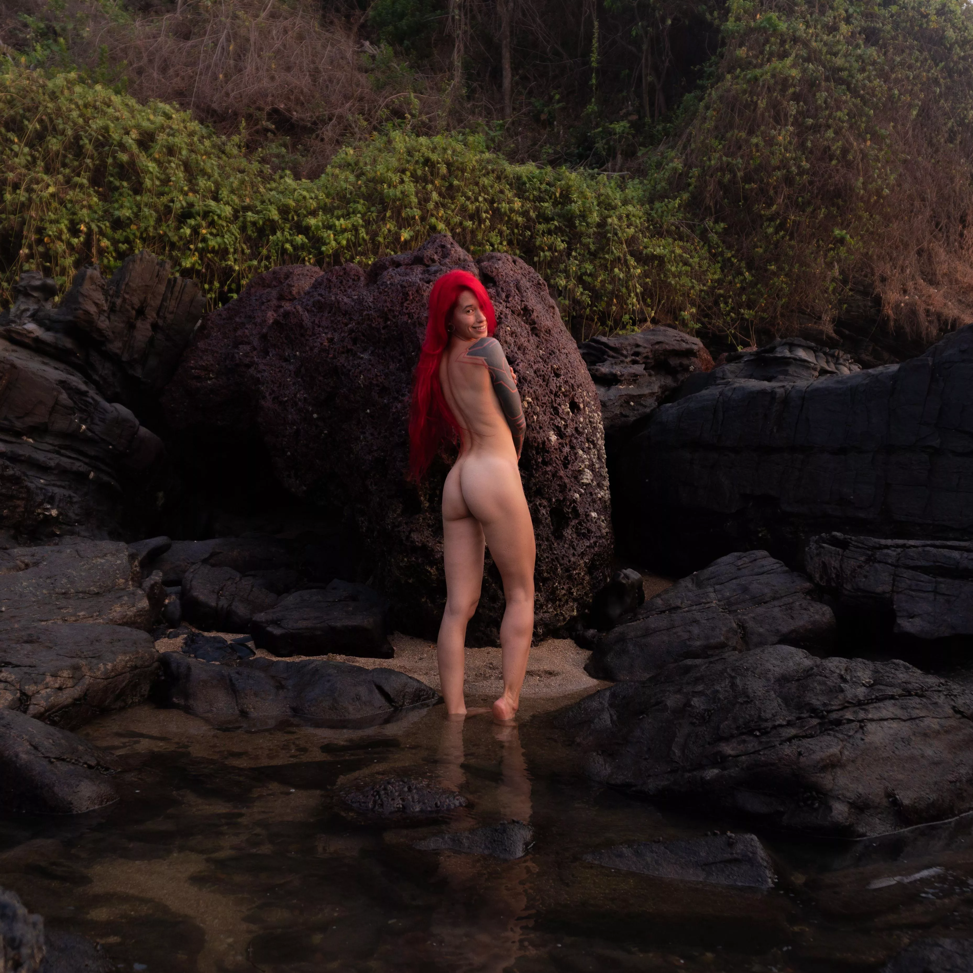 Nothing beats the freedom of being naked in nature 🍃 posted by yummyneko