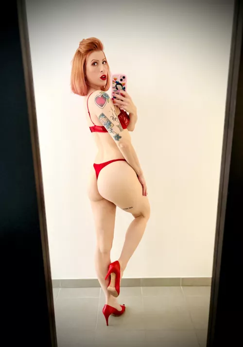 Red suits me perfectly. by Mimi-Penny