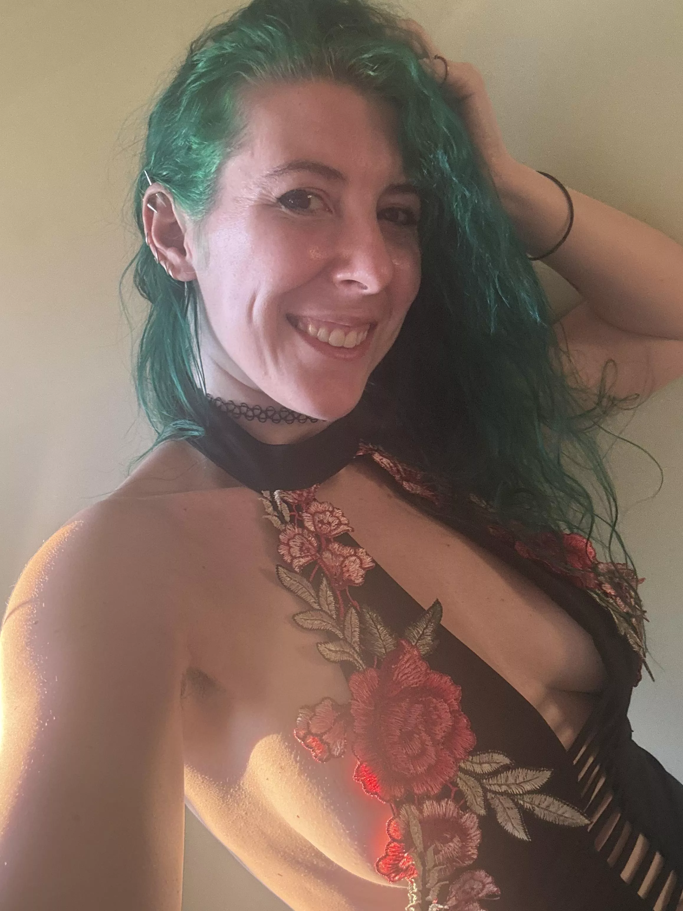 Smiling sideboob posted by sirenskiss3