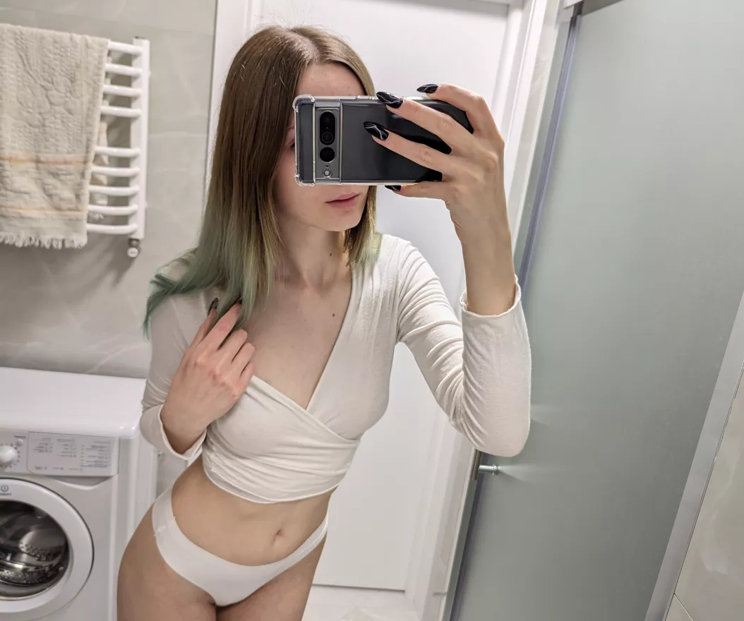 Time to shower but alone posted by Lola_Cutekitty