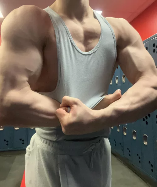 you wanna see more ? 👀💪🏻🔥 by RobertDeitz