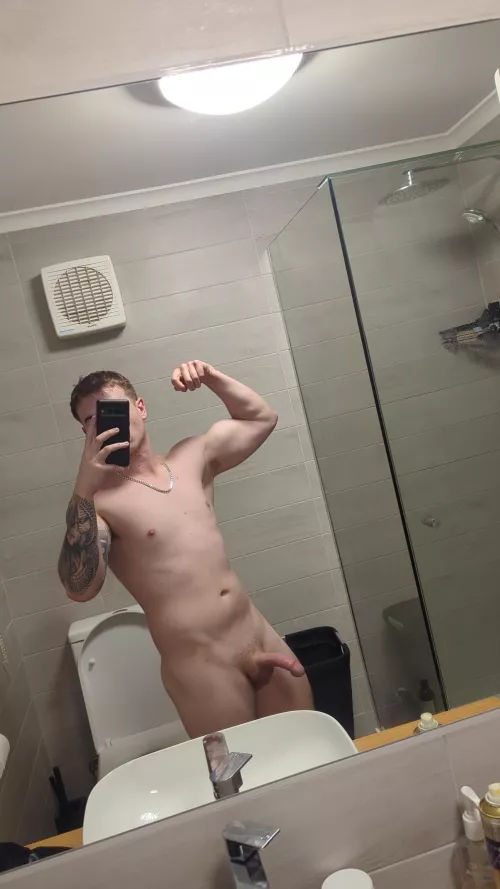 22 m straight horny as fuck DM me 🤪 by Wild_Accident8470