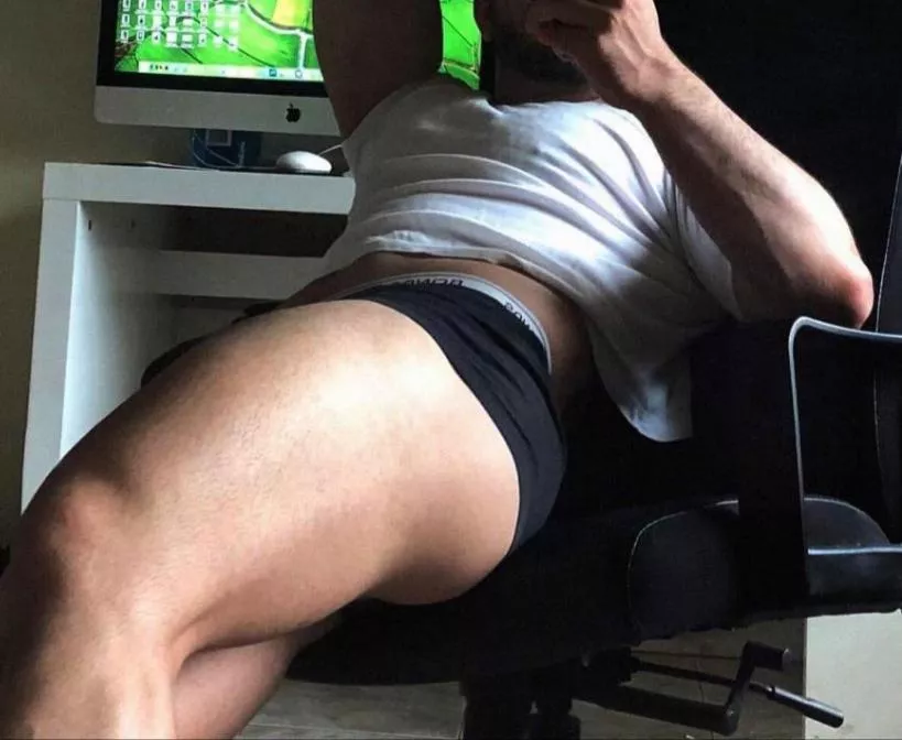 26 straight curious and horny, hmu I’m keen to explore. posted by RecentPineapple4866