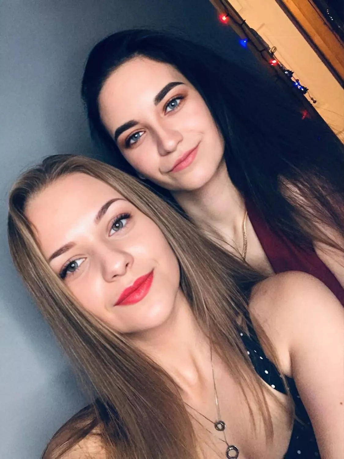 Blonde or brunette? [2] posted by jjnzm