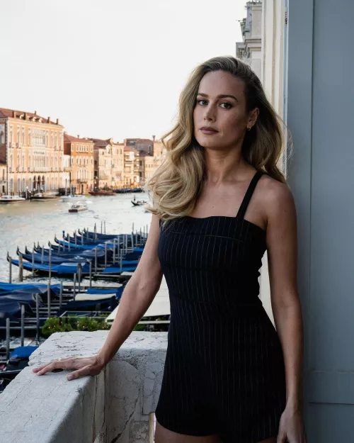 Brie Larson  by Mind__High