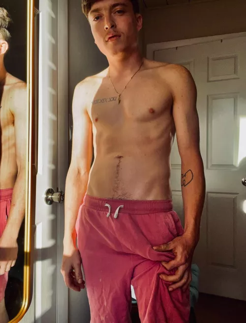 I like to be comfy when I game ;) I don’t mind if you stare  by iSkye369