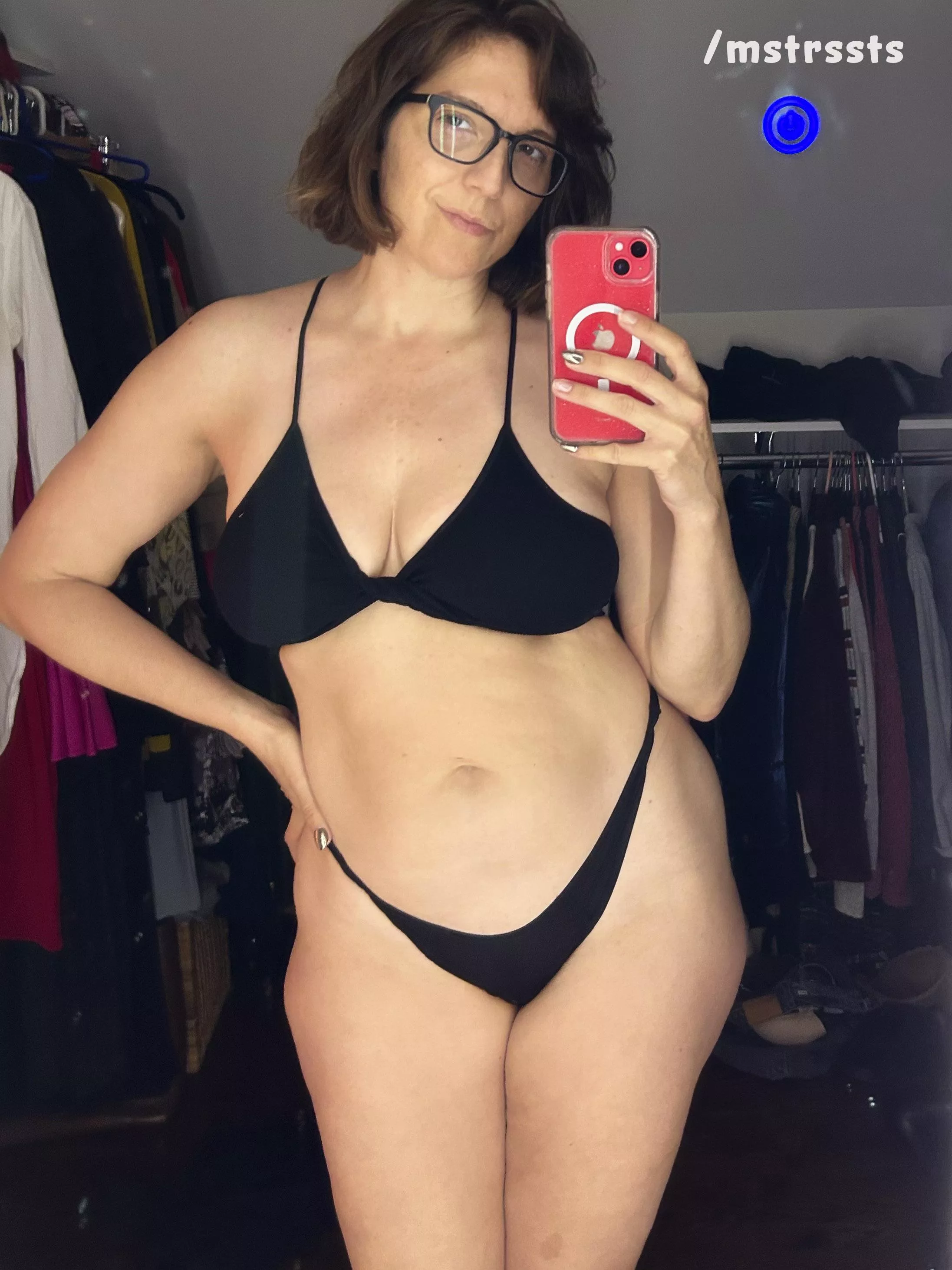 I like to match my frames to my outfit posted by mstrssts