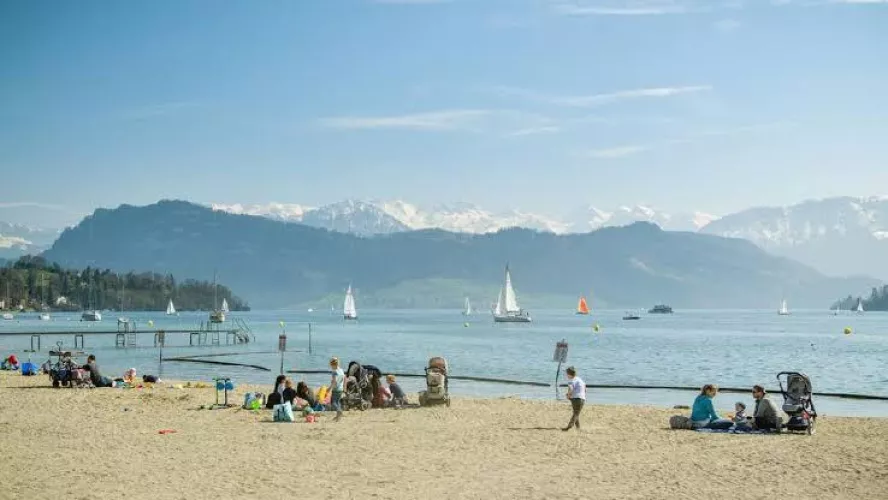 the beautifull beach with mountain view  by onchaingaias