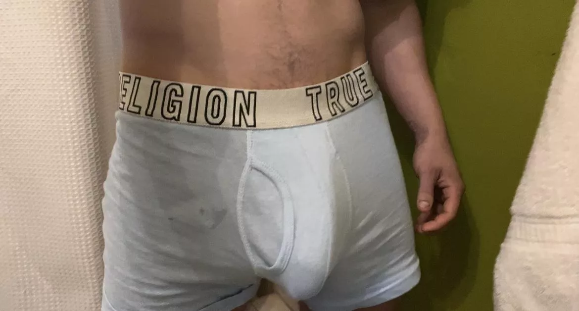 walking around the house like this? posted by hopeulikem3