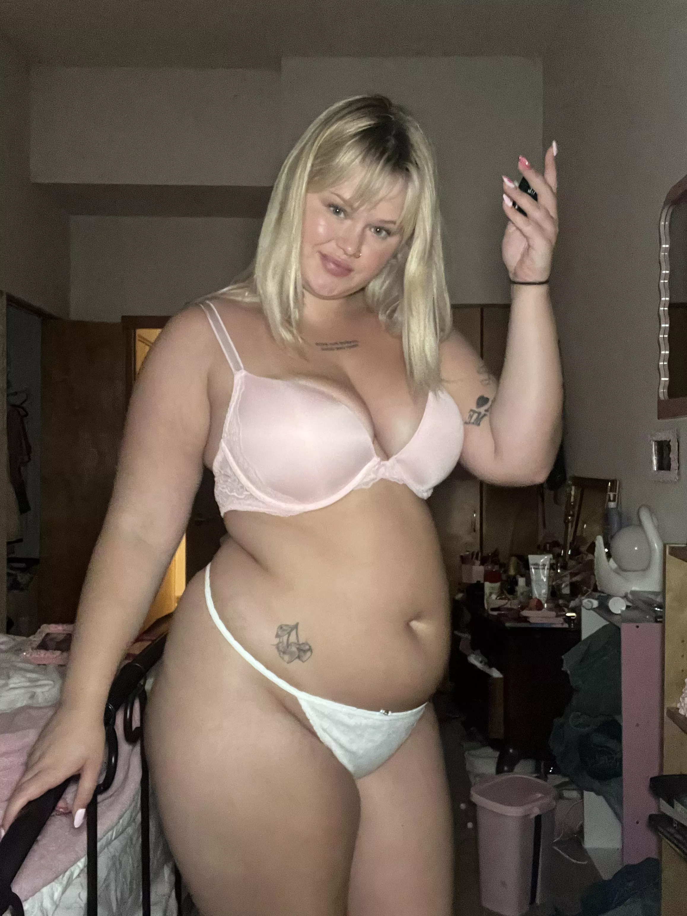 Do you like soft and squishy women?  posted by wispy_girlwa