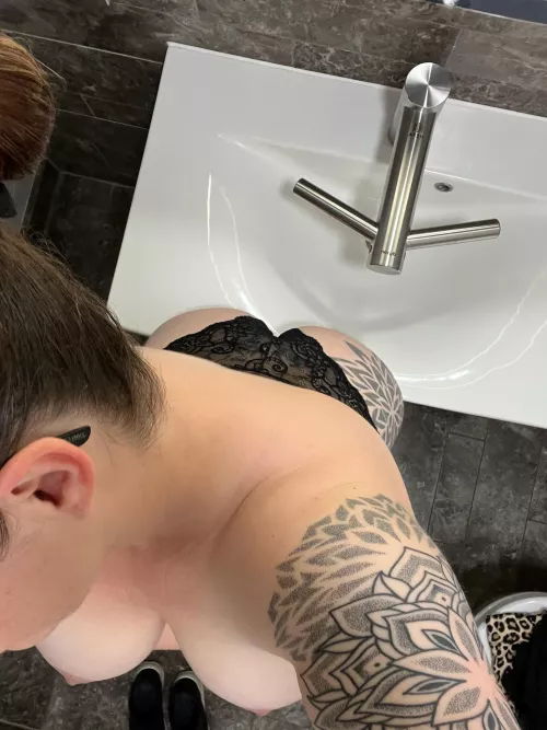 Getting ready for work by Rystie