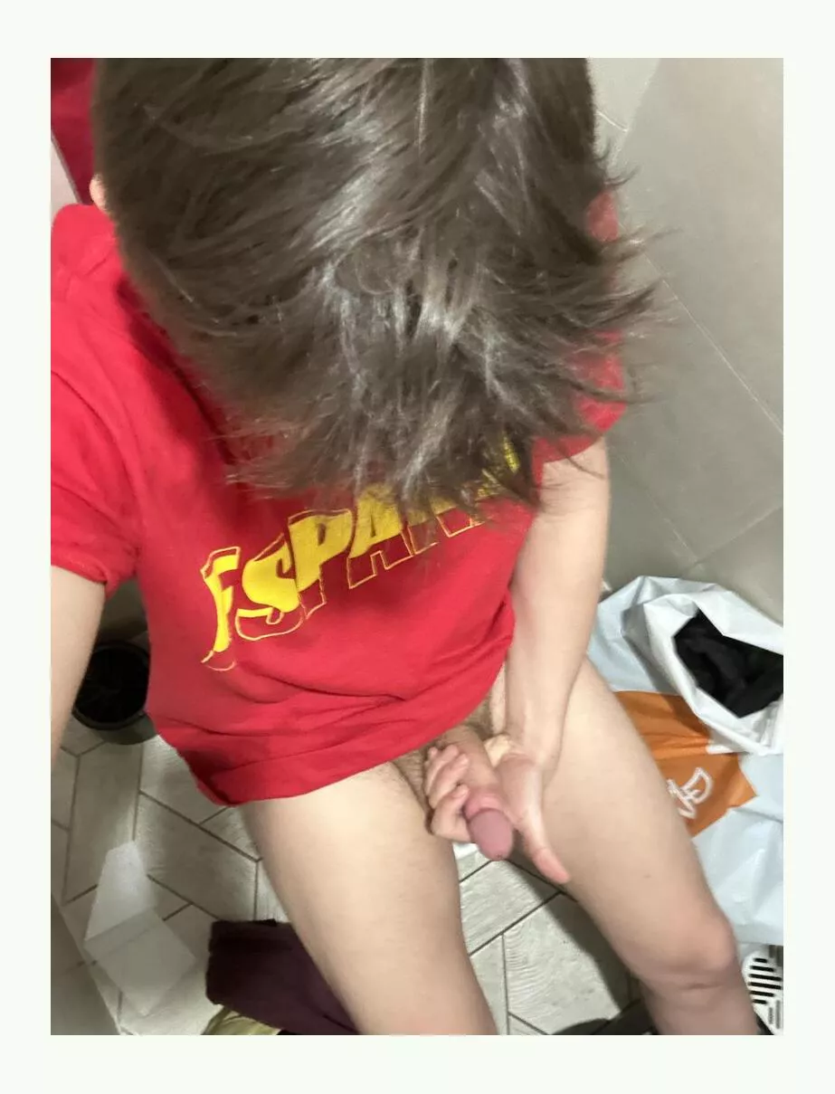 I am just an 18yo horny guy who wants to piss in a olded guy’s mouth posted by SquirrelConstant710