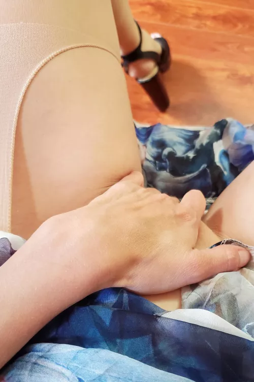 I need a hand..  by popruzhinka