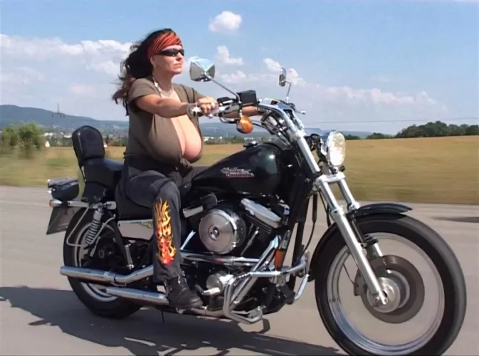 Je n'ai besoin de personne en Harley Davidson .....( Serge Gainsbourg for Brigitte Bardot Bardot and Milena Velba !!! ) ......Youtube ...... by milenavelba122